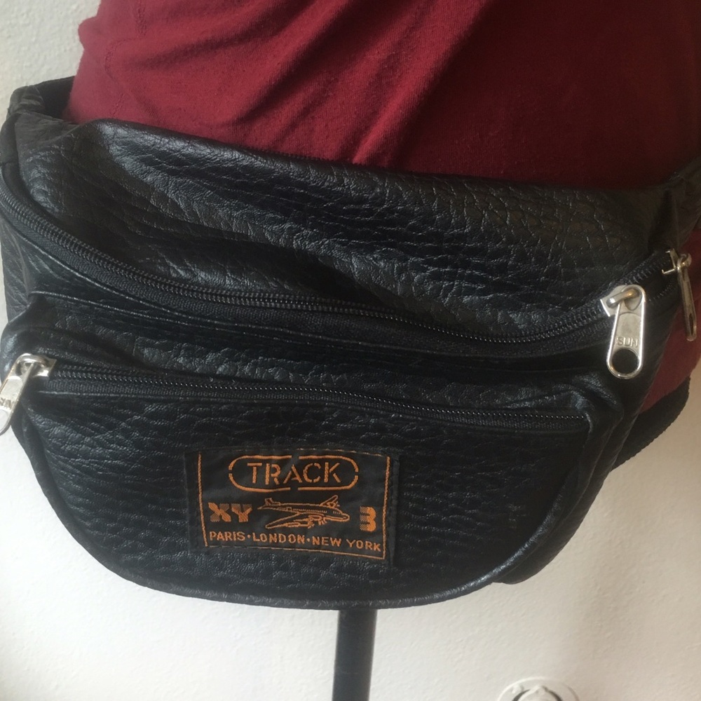 Fanny pack faux leather black large waist.